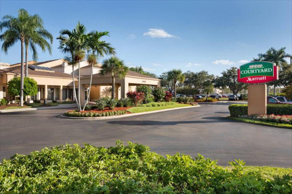Courtyard by Marriott Fort Myers Cape Coral Logo